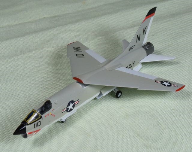 F-8_1