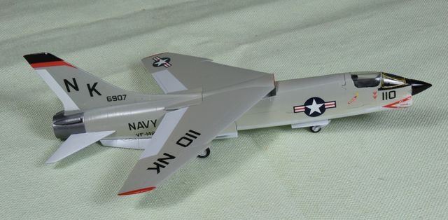 F-8_4