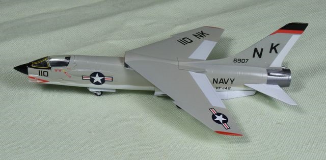 F-8_3